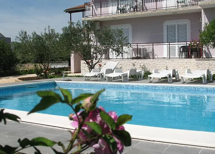 Krkahaus Гостевой дом Лозовац